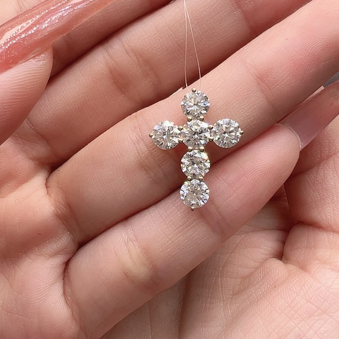 吊坠实验室培育钻石18K金镶嵌2.268ct K黄十字架吊坠