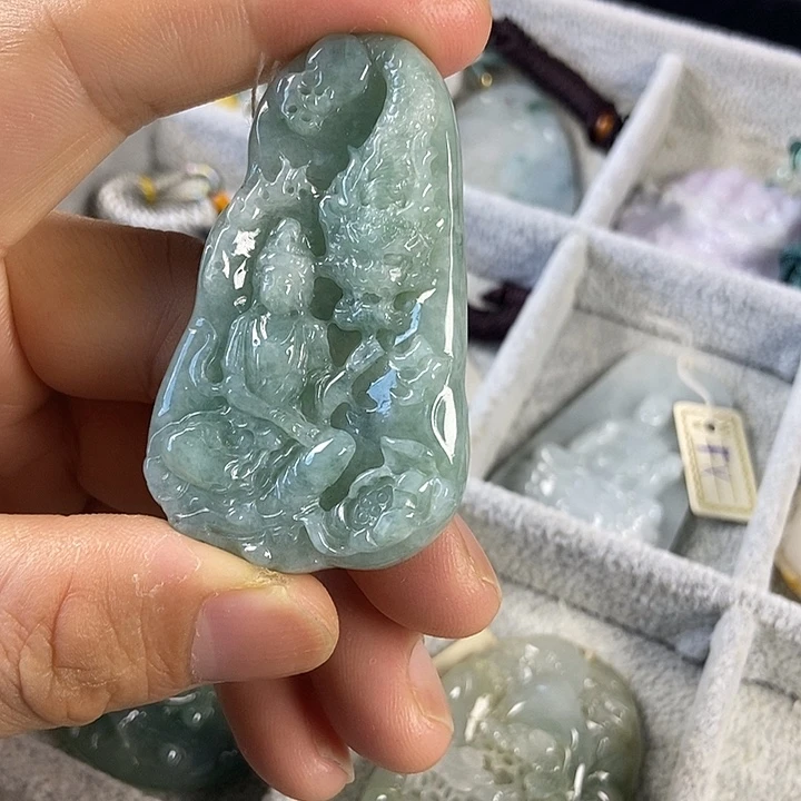 翡翠未镶嵌吊坠(赠链)