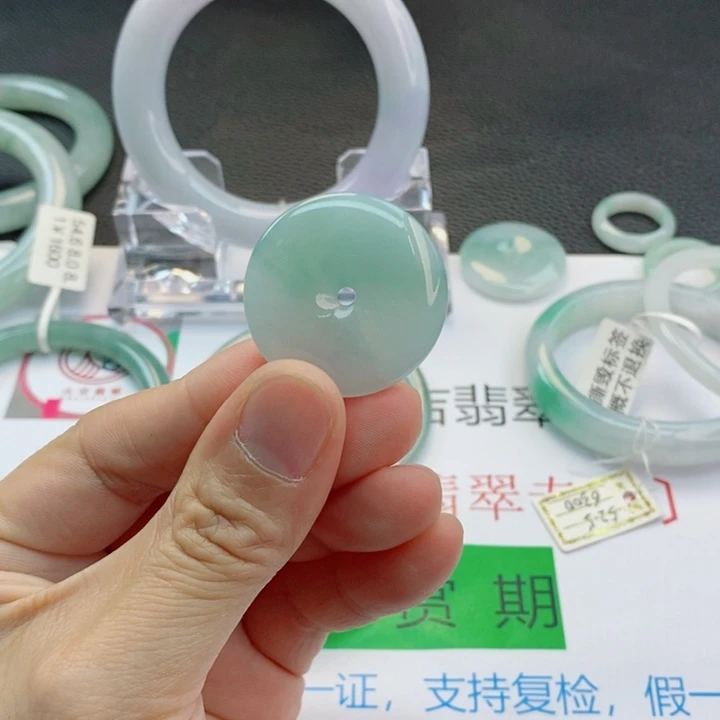 尾***莉翡翠未镶嵌颈饰平安扣吊坠