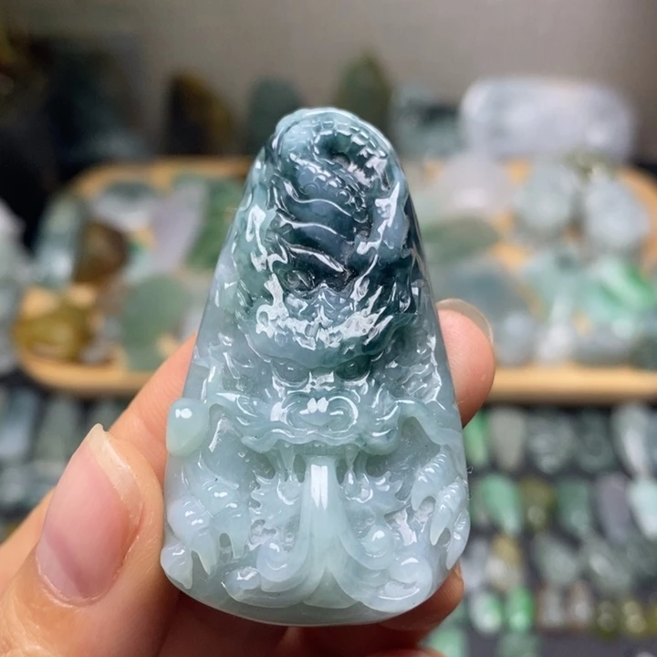 颈饰未镶嵌翡翠龙牌