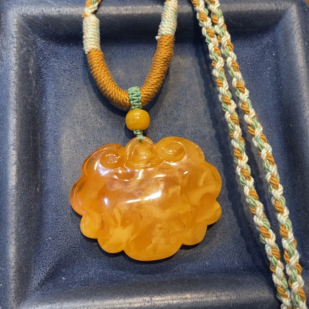 琥珀未镶嵌颈饰蜜蜡