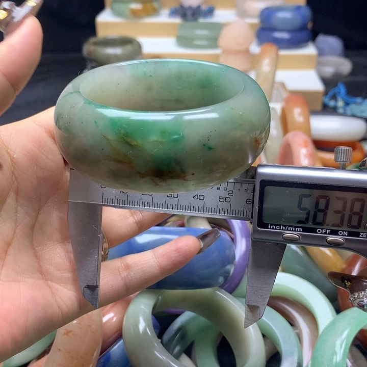 未镶嵌手镯石英质玉