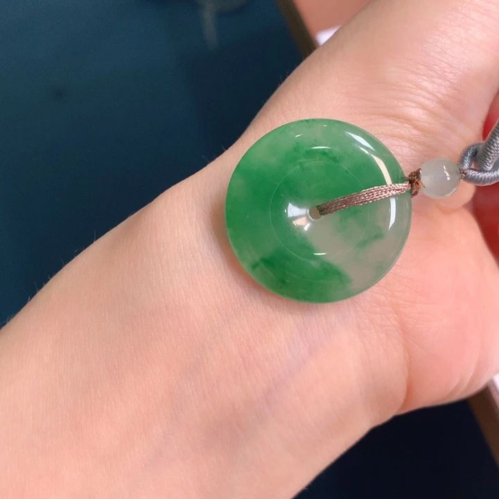 石英质玉未镶嵌颈饰