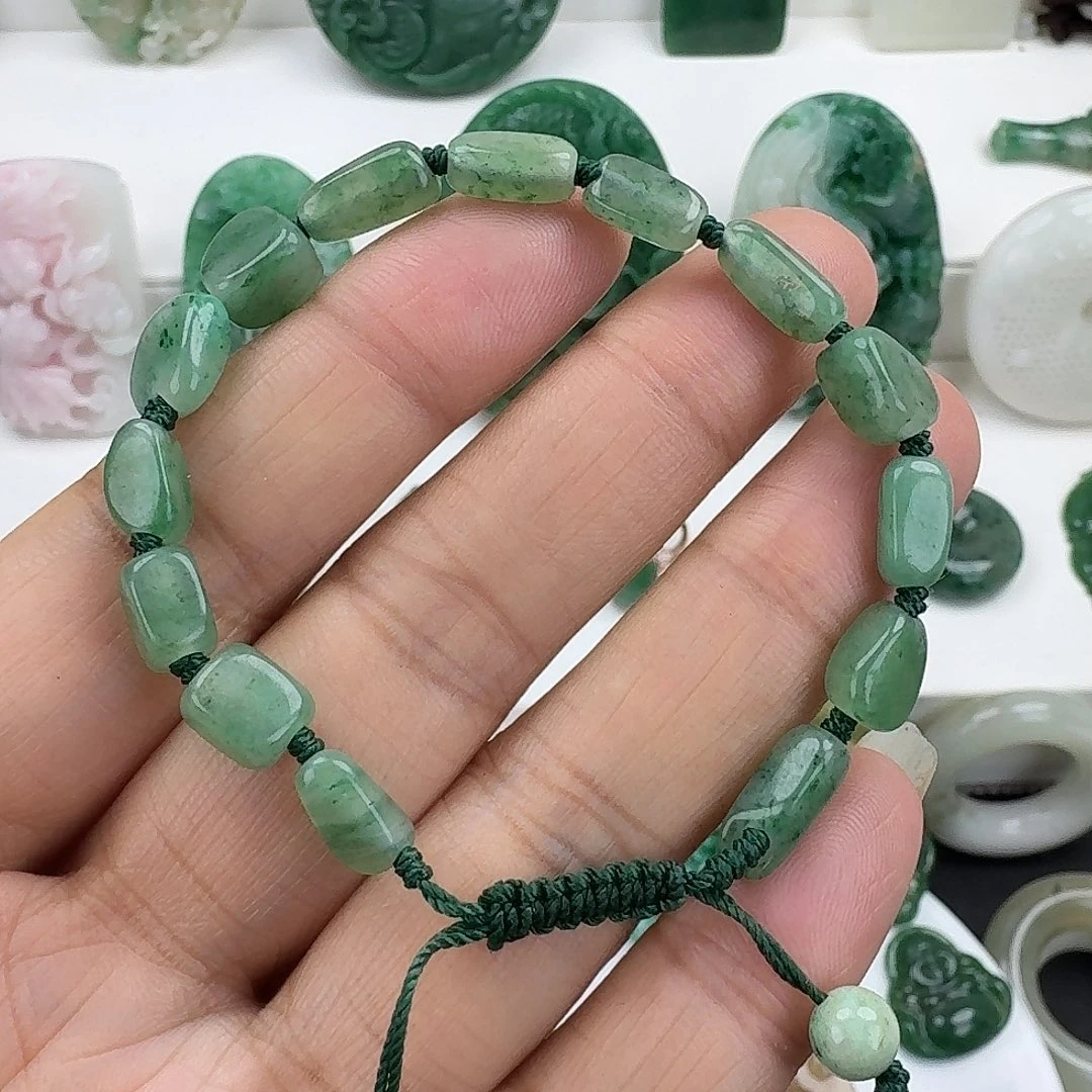 独山玉未镶嵌颈饰