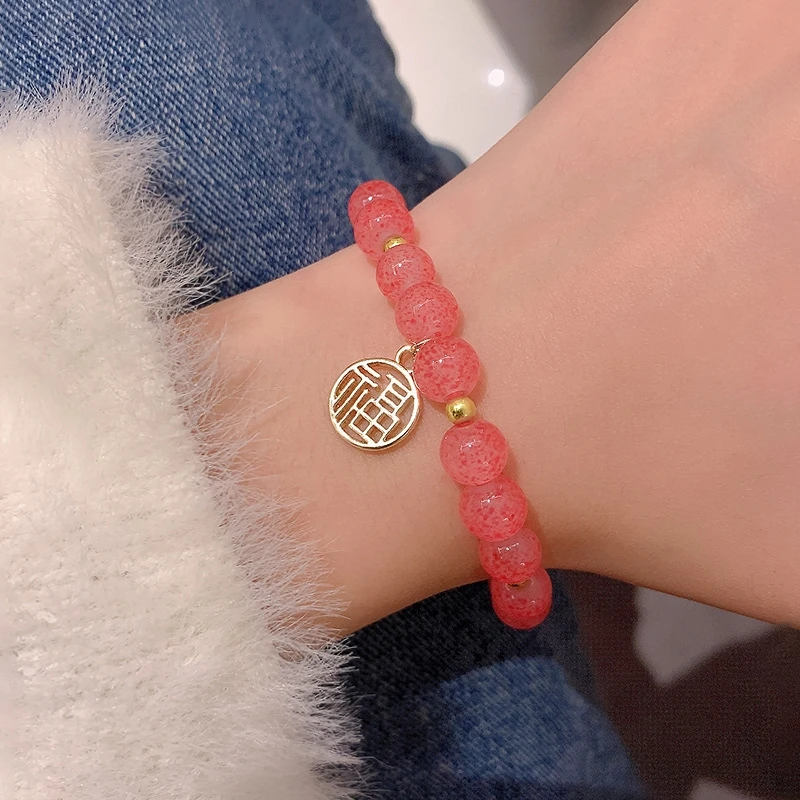 非金属仿水晶手链 草莓福牌串珠轻奢小众设计感ins小众学生高颜值