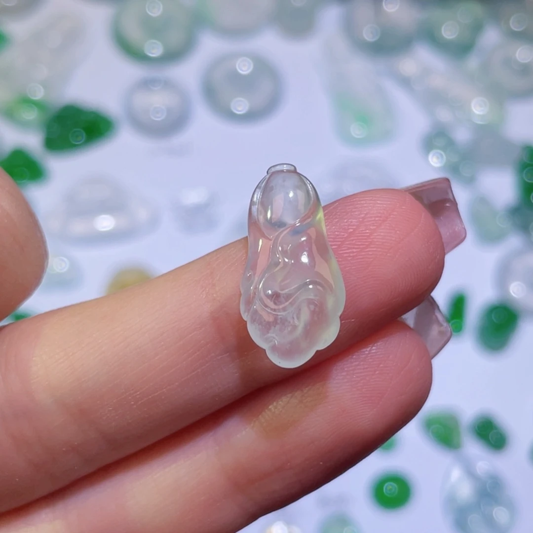 翡翠未镶嵌颈饰裸石