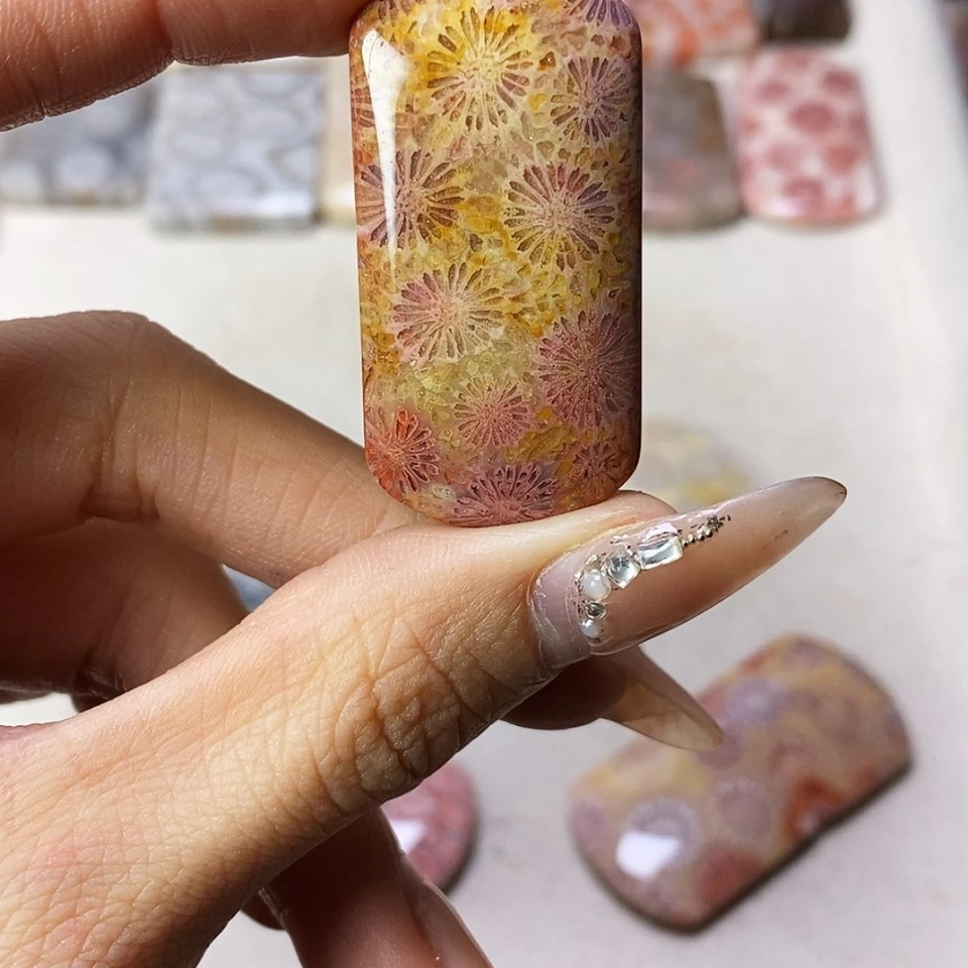 查罗石合金颈饰灵*