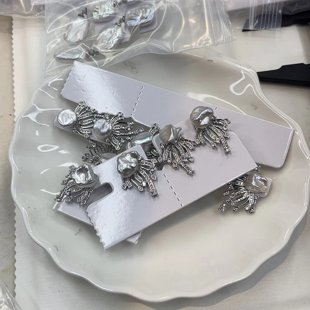 淡水珍珠合金耳饰