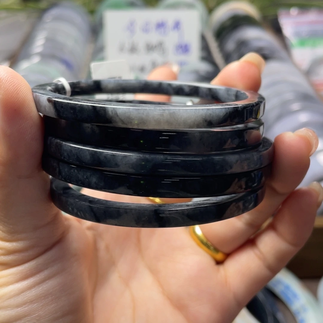 定制翡翠未镶嵌翡翠手镯