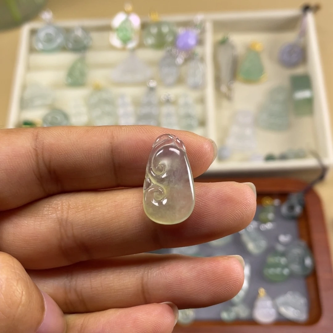 翡翠未镶嵌颈饰如意22