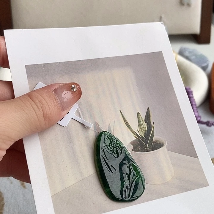 翡翠未镶嵌颈饰悟道