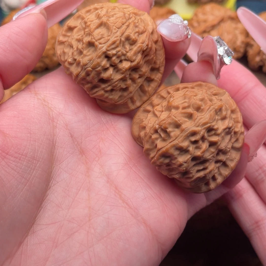 文玩核桃把件全品精配红皮三角白39