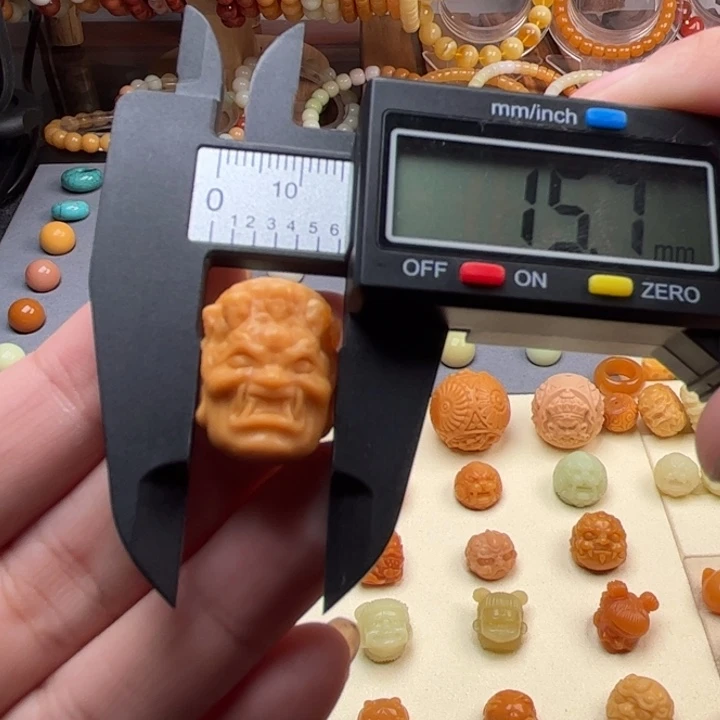 未镶嵌石英质玉（缅黄）珠宝半成品黑天
