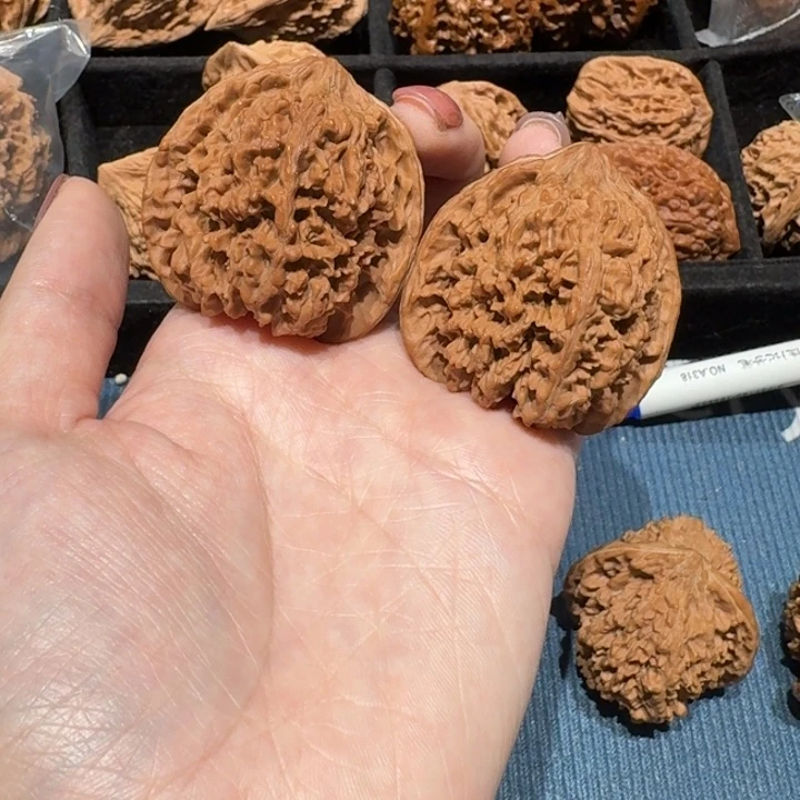 G***L把件文玩核桃满天星有返油44尖刮