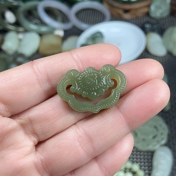 和田玉（糖玉）未镶嵌颈饰