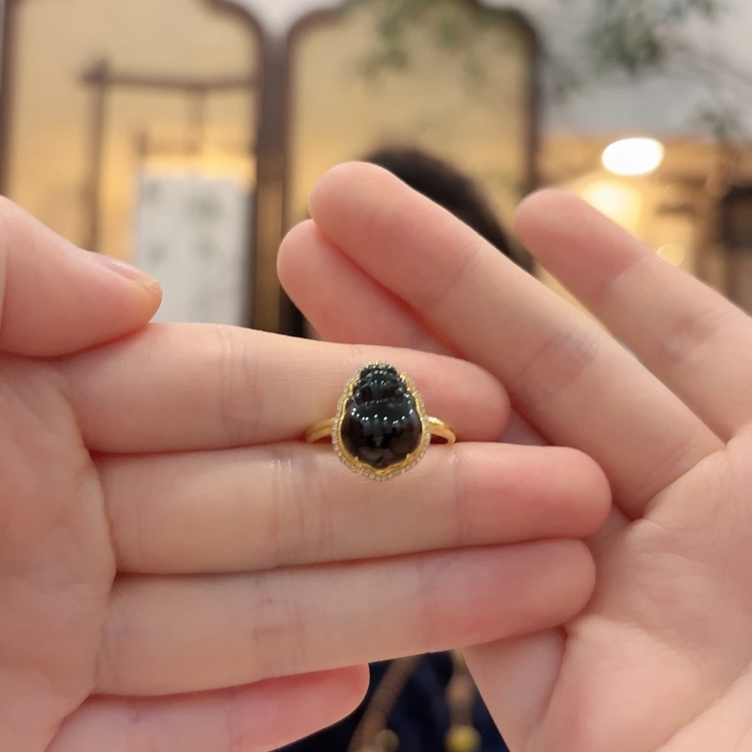 翡翠18K金镶嵌戒指