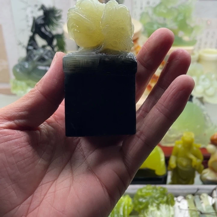 蛇纹石玉未镶嵌四大名玉印章