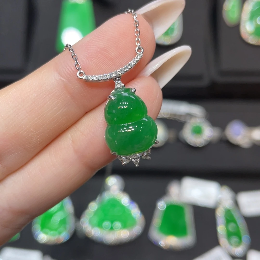 翡翠18K金镶嵌颈饰天然缅甸翡翠a货