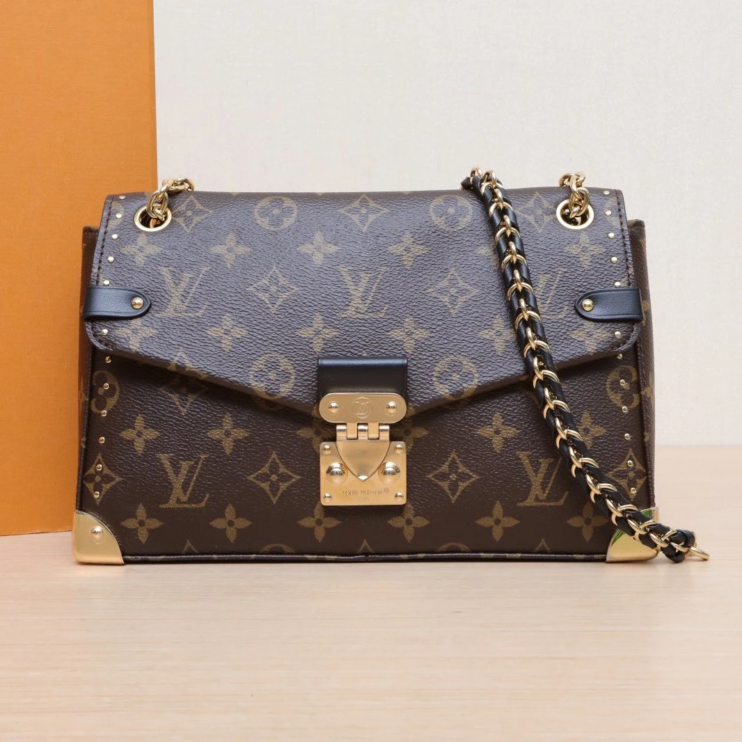 99新 LouisVuitton/路易威登 【念念】滑动链条铆钉装饰 单肩包