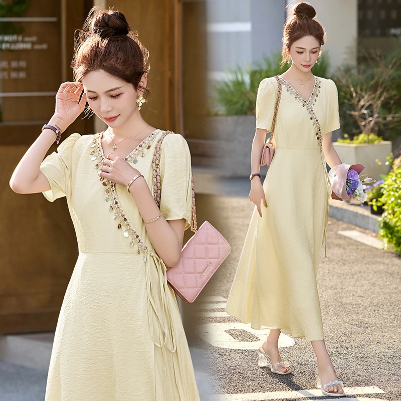 民族风气质V领短袖连衣裙女2025夏季新款绝美度假风收腰显瘦长裙