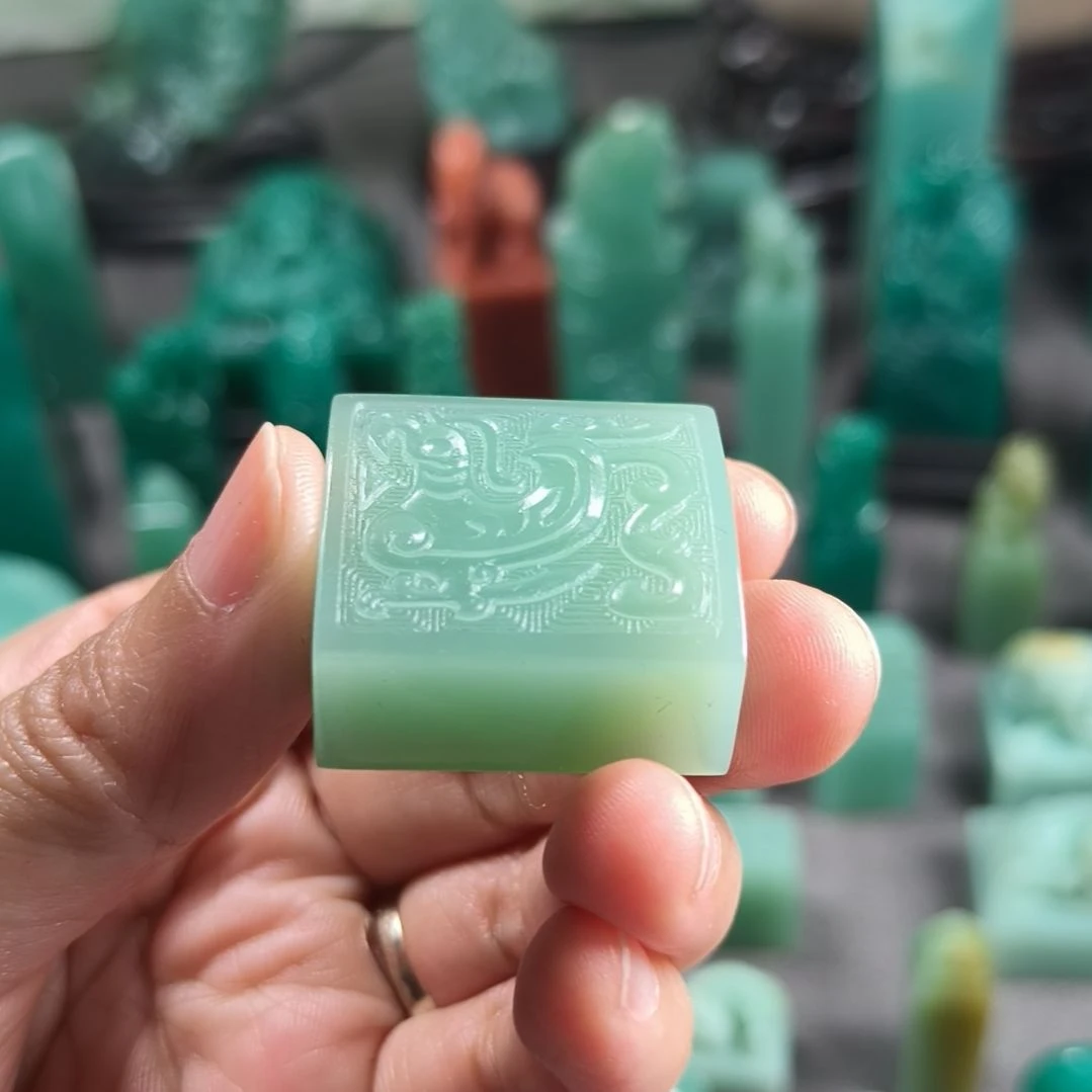 昌化石印石梅子青博古钮1