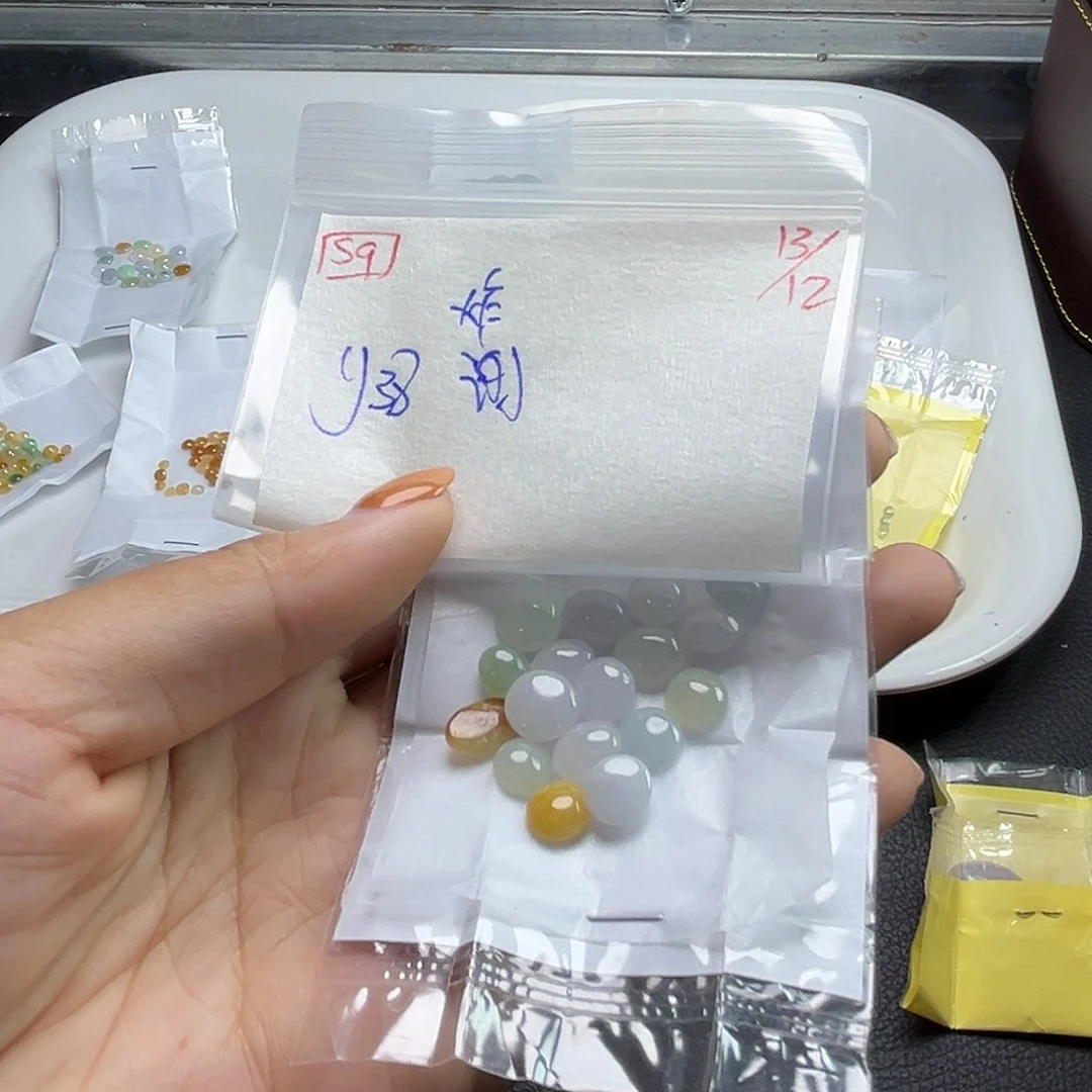 谢***。定制翡翠未镶嵌翡翠