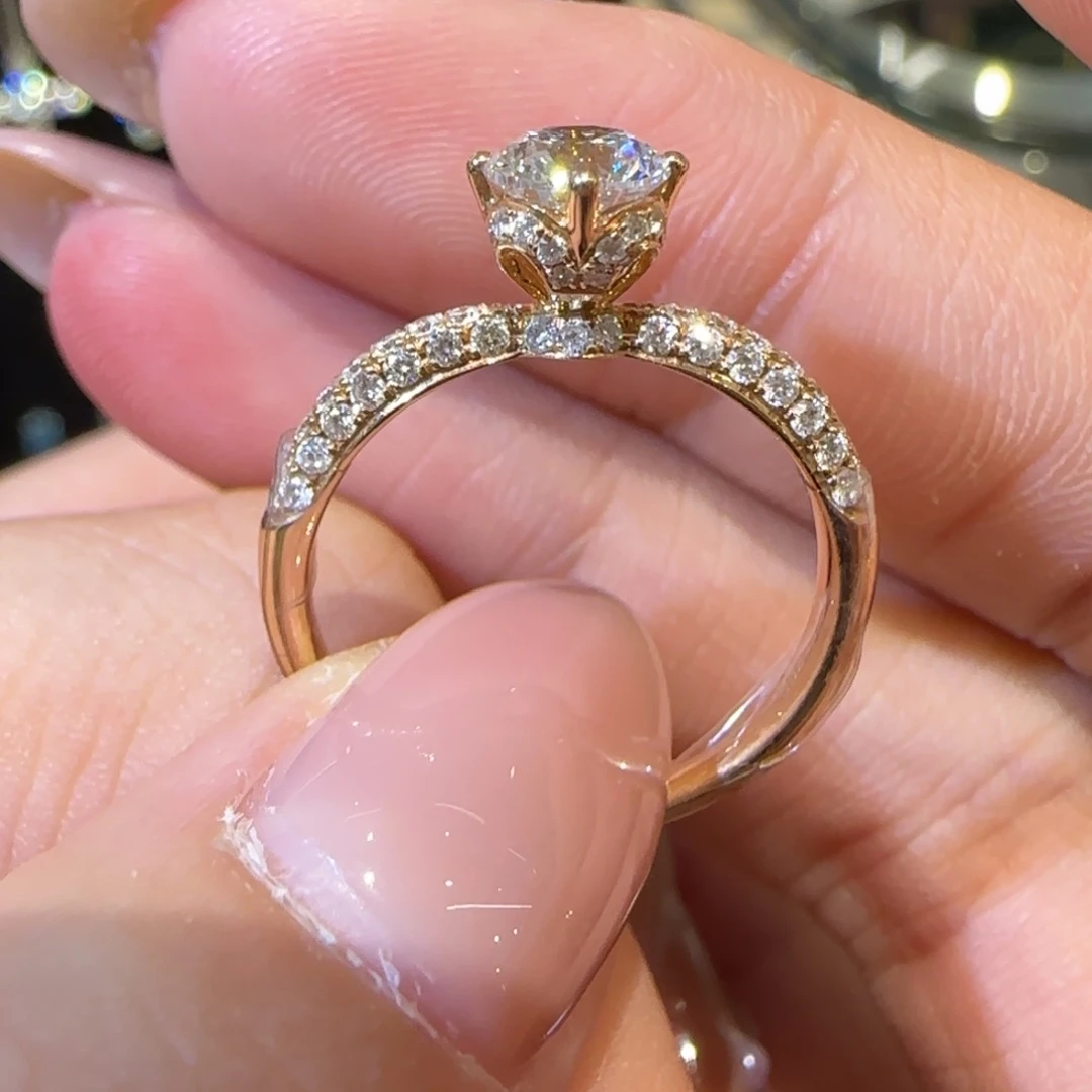 18K金镶嵌实验室培育钻石玫瑰金花苞50分13圈