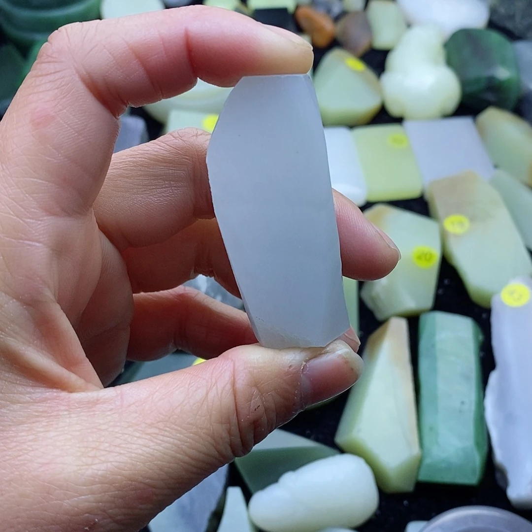 颈饰未镶嵌和田玉微**玉