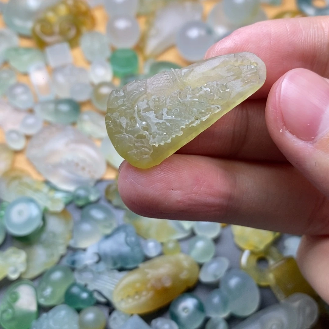 定制翡翠未镶嵌挂件