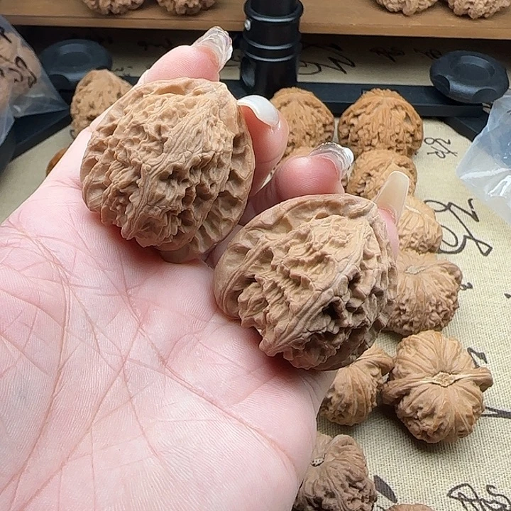 三***哥把件文玩核桃三角白