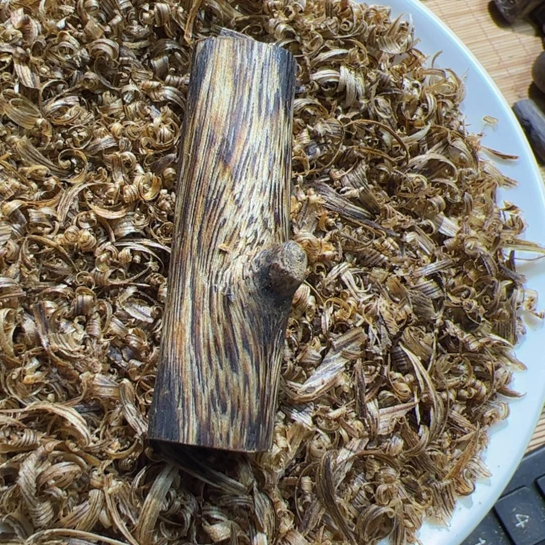 沉香沉香碎屑乌身素牌8克