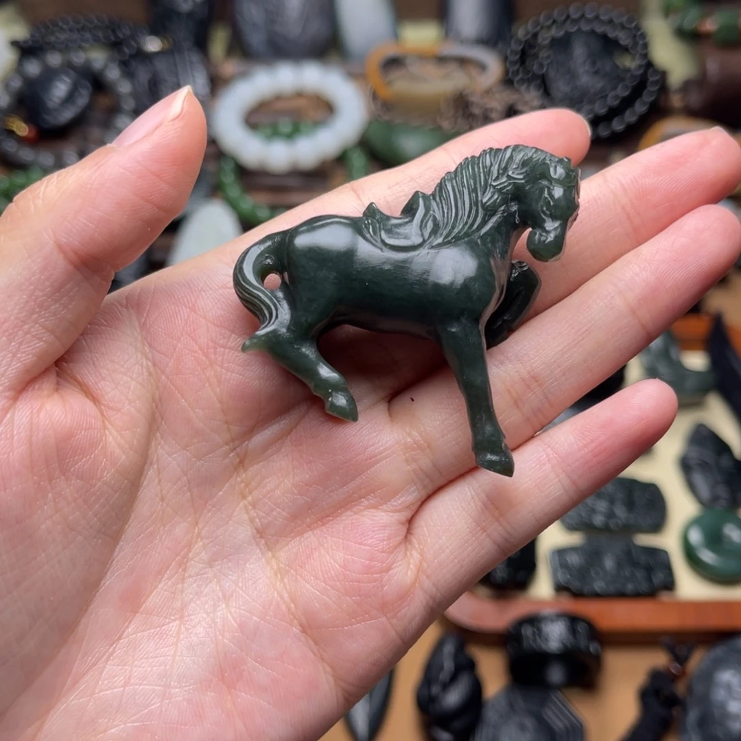 和田玉未镶嵌把件