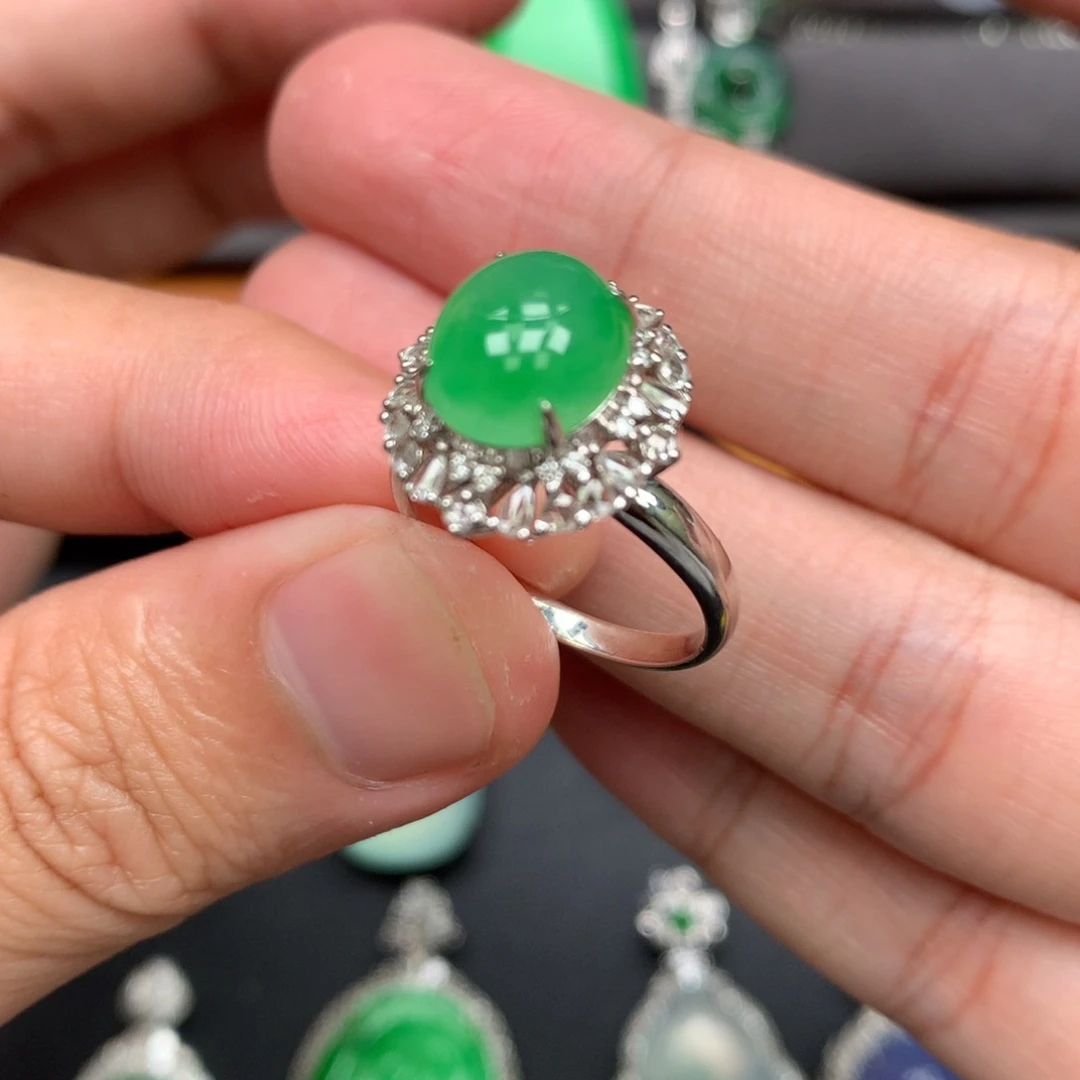 翡翠18K金镶嵌戒指