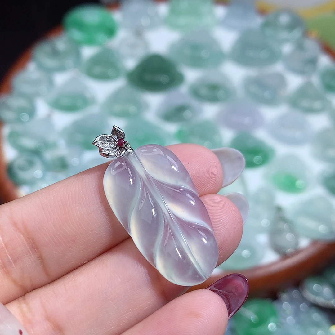 是***鸭翡翠未镶嵌颈饰叶子