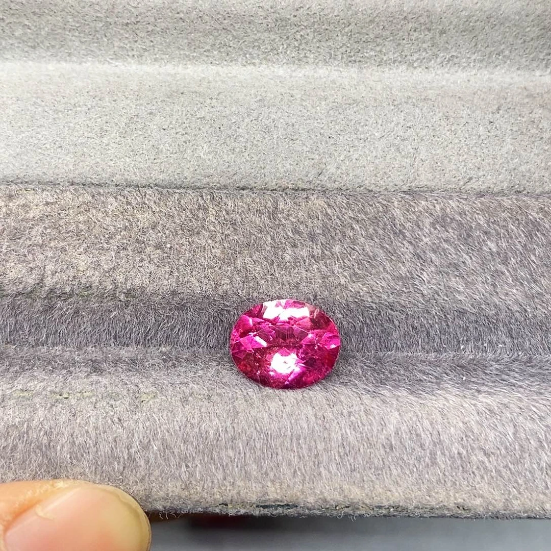碧玺未镶嵌2.93克拉天然玻璃体满火彩玫粉色卢比来