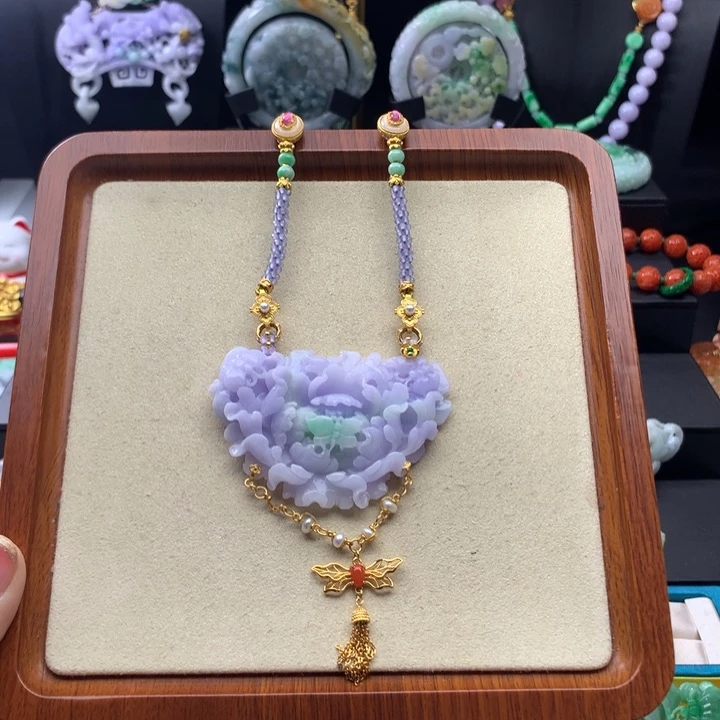 翡翠手镯未镶嵌紫翡花牌