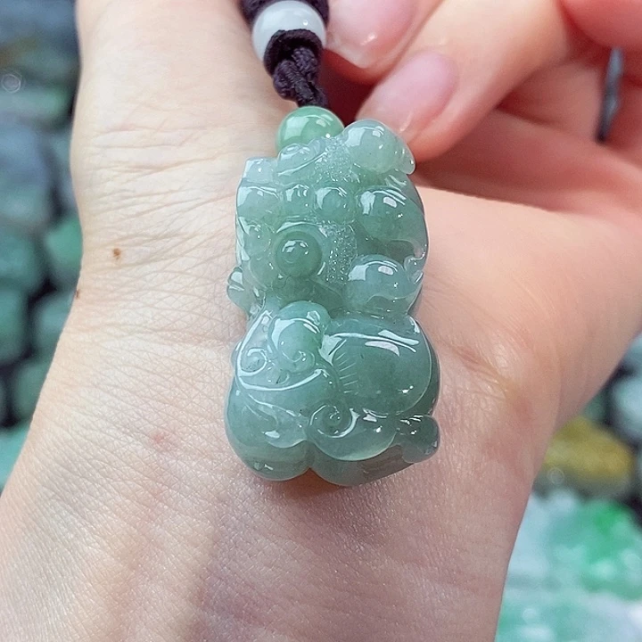 颈饰未镶嵌翡翠天然