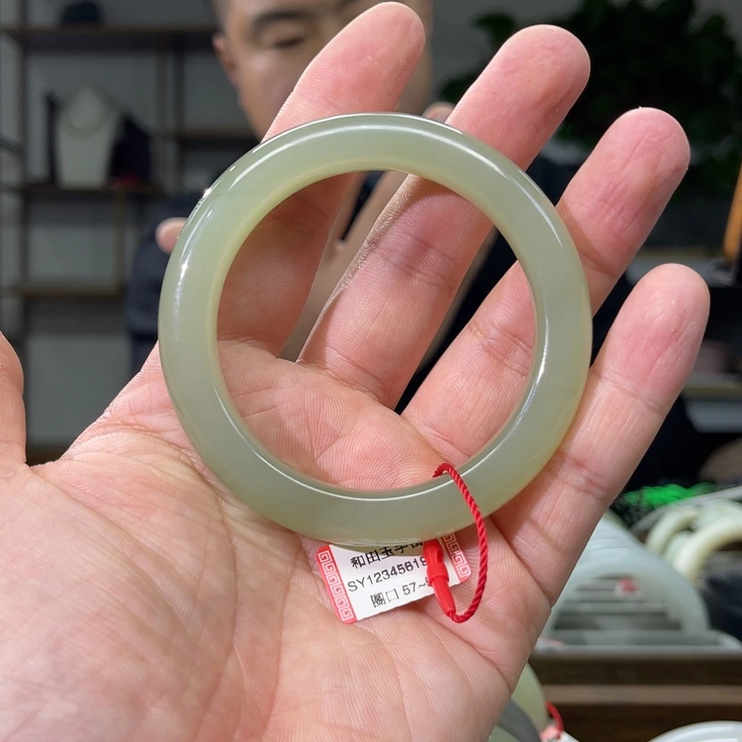 和田玉手镯未镶嵌q****r