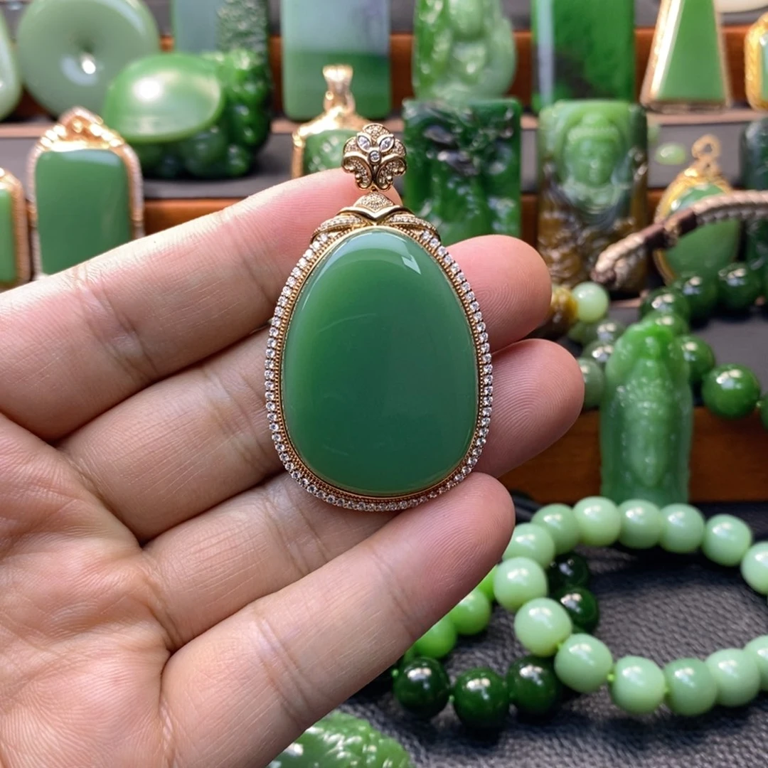 18K金镶嵌和田玉挂件阳*