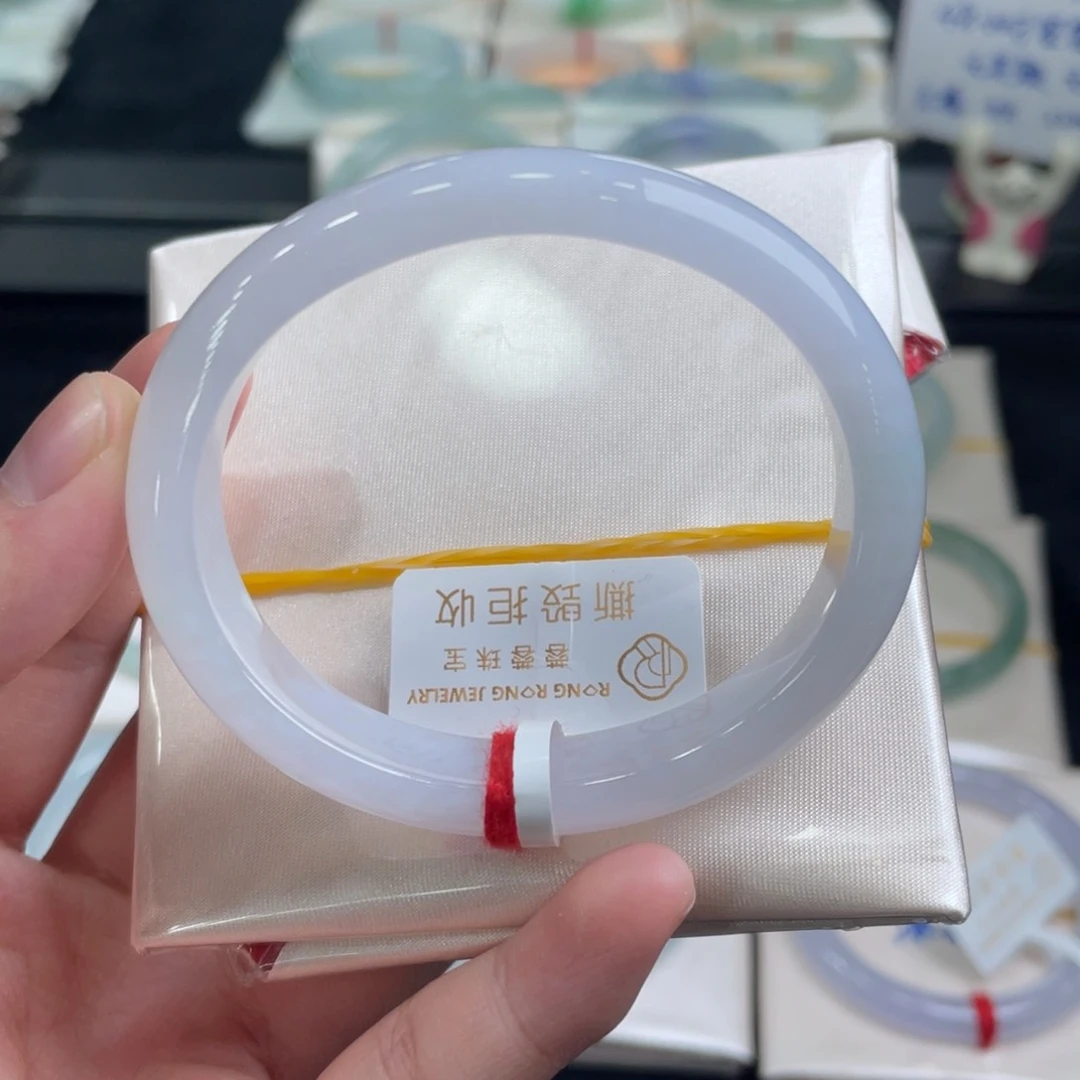 翡翠手镯未镶嵌翡翠手镯
