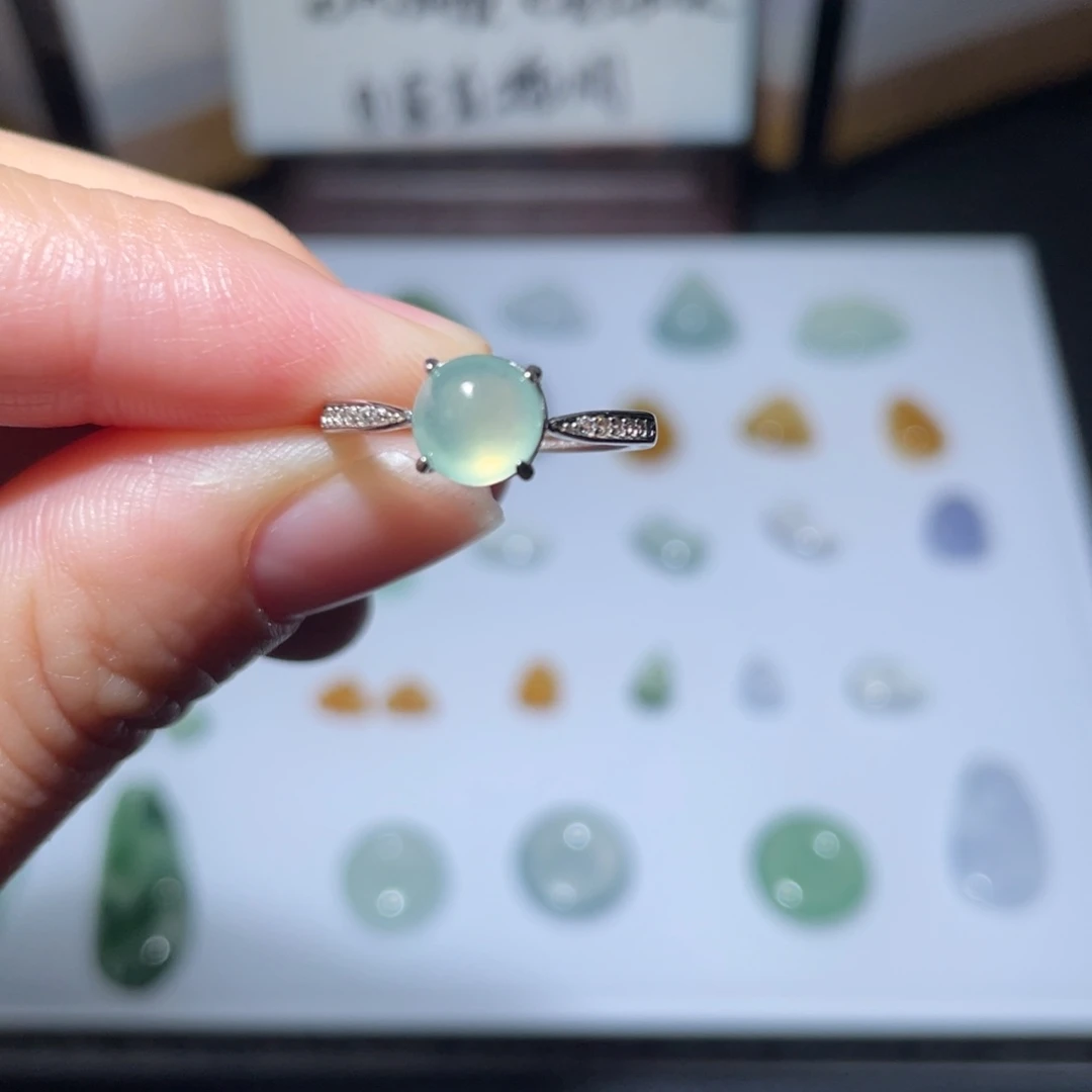 颈饰未镶嵌翡翠戒指