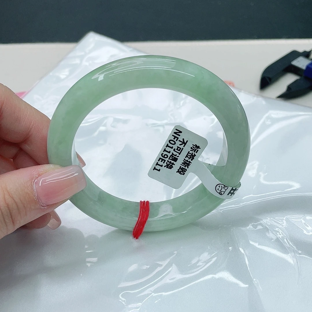 翡翠手镯未镶嵌正57.3