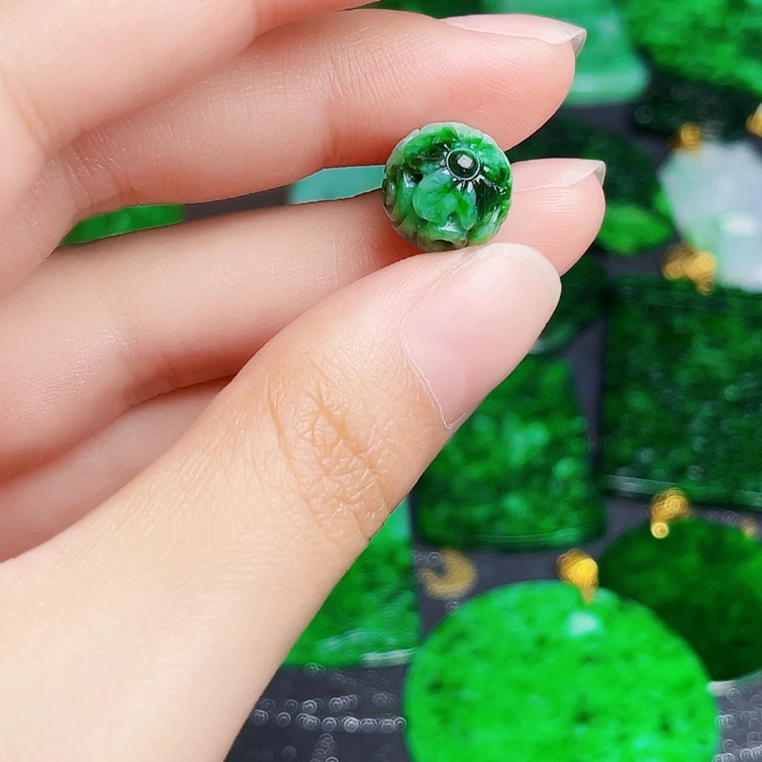 颈饰未镶嵌翡翠多样性