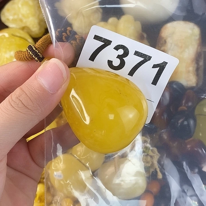 蜜蜡未镶嵌珠宝奇石