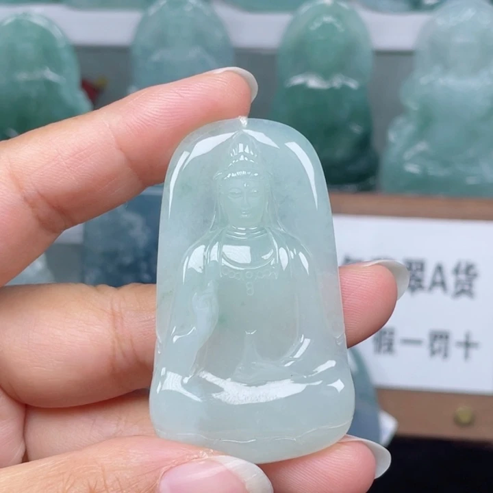 颈饰未镶嵌翡翠素衣观音