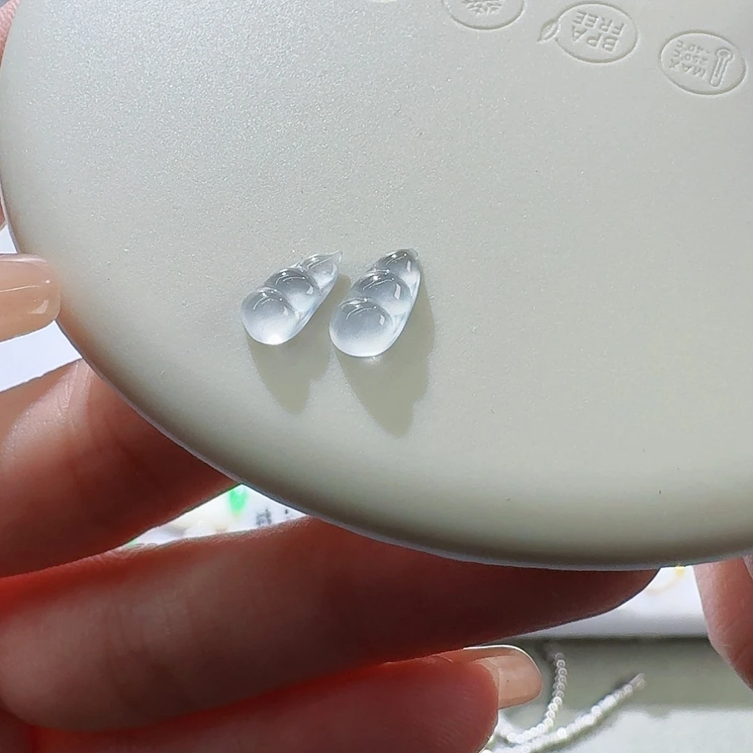 翡翠颈饰未镶嵌豆子一对