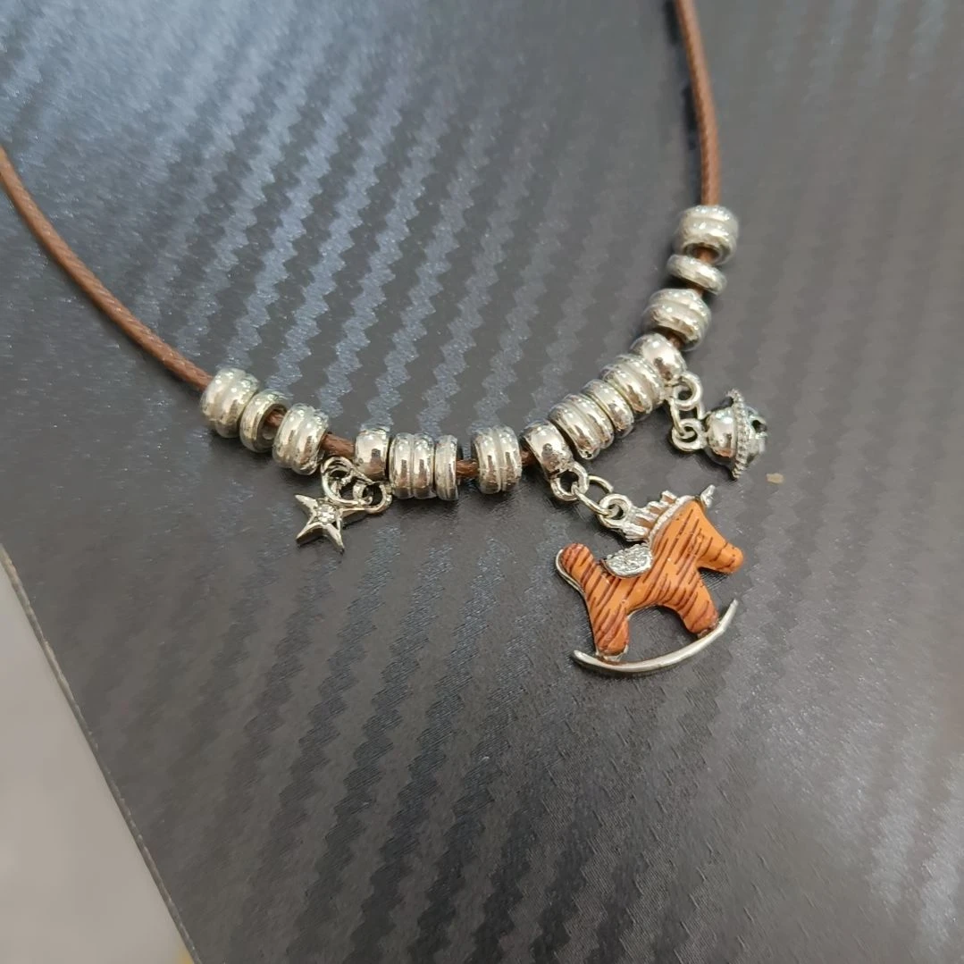 皮质铁合金小马项链