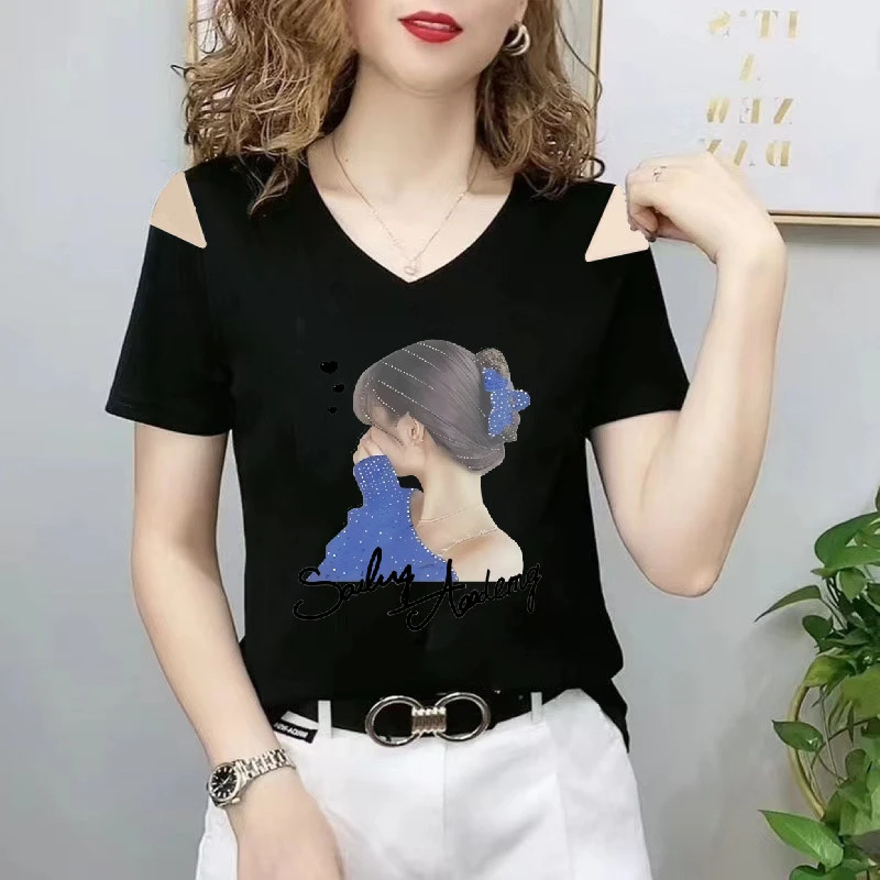 时尚2025新款短袖t恤女士V领露肩短夏季半袖洋气黑色女装印花体恤