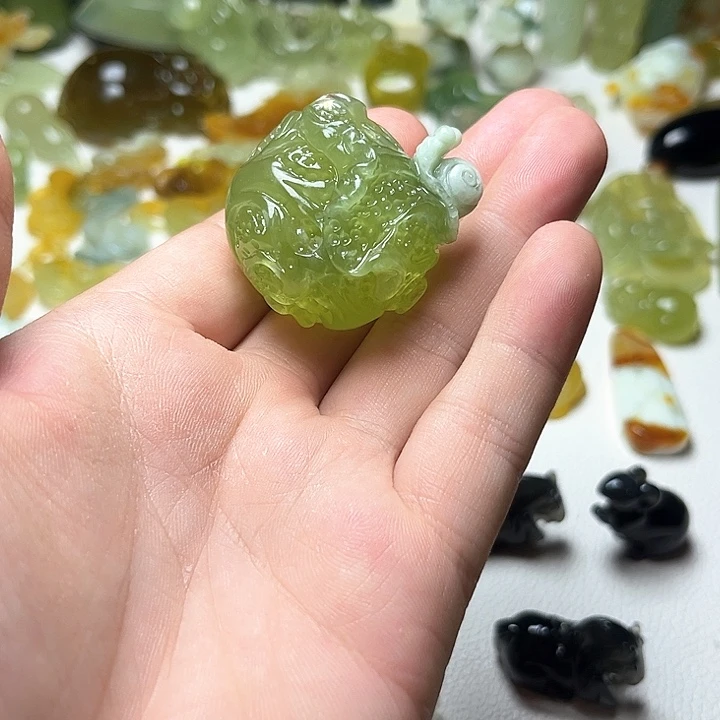 蛇纹石玉未镶嵌颈饰宝*妈