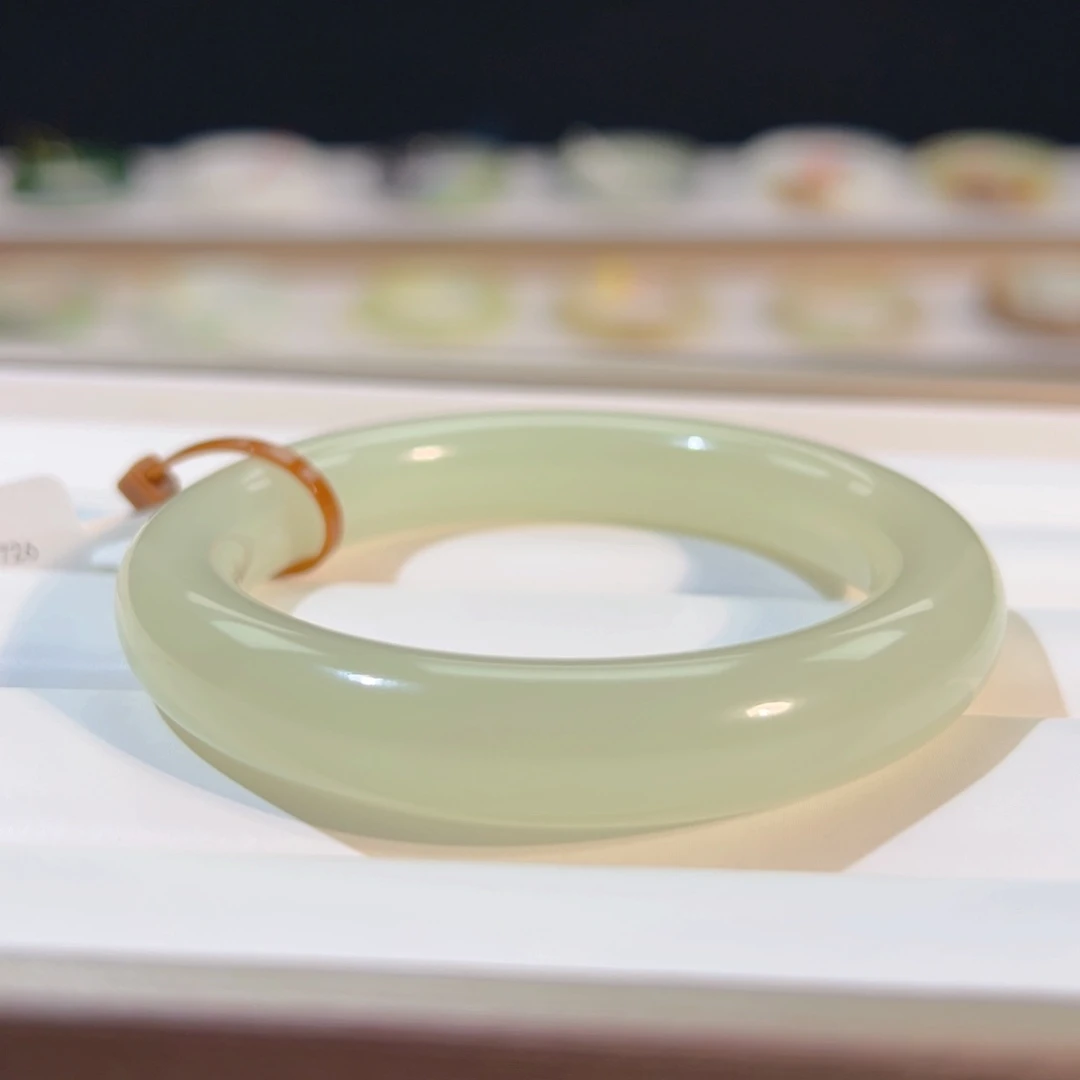 未镶嵌手镯和田玉   「冰糖心」浅晴水圆条